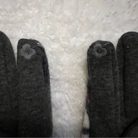 Scottish Tartan Pom Pom Gloves Black Gray Pink Plaid New Without Tags - Picture 4 of 5
